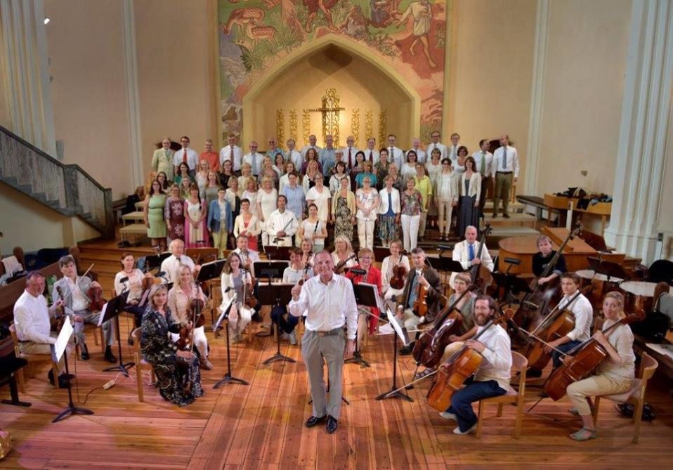 SINGING BRIDGES: Hor i kamerni orkestar crkve Sofija (Stokholm)
